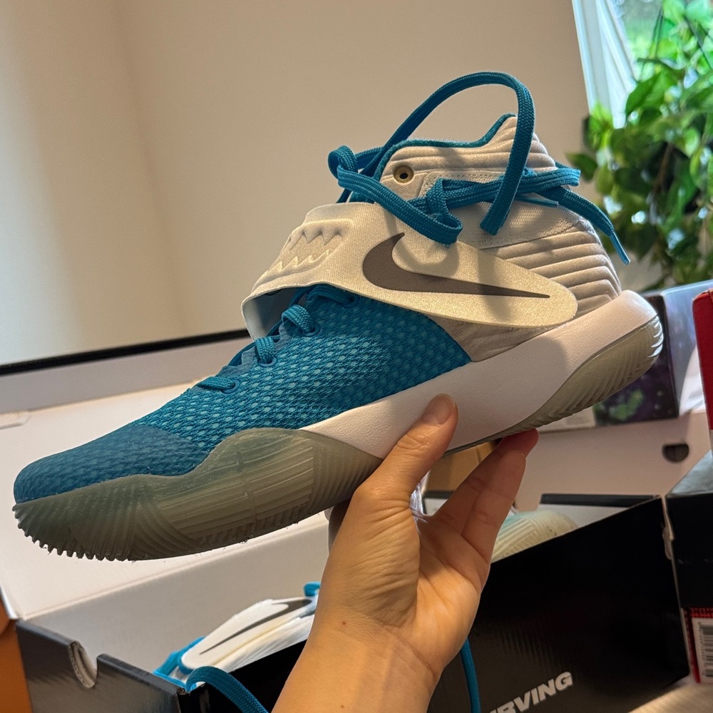 Kyrie 2 Xmas
